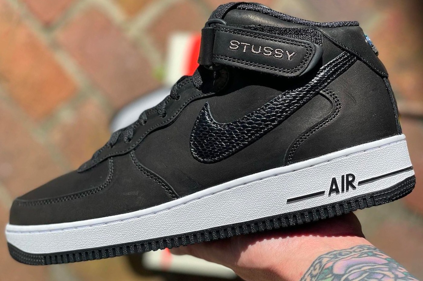 Spana in Stüssy x Nike Air Force 1 '07 Mid SP 